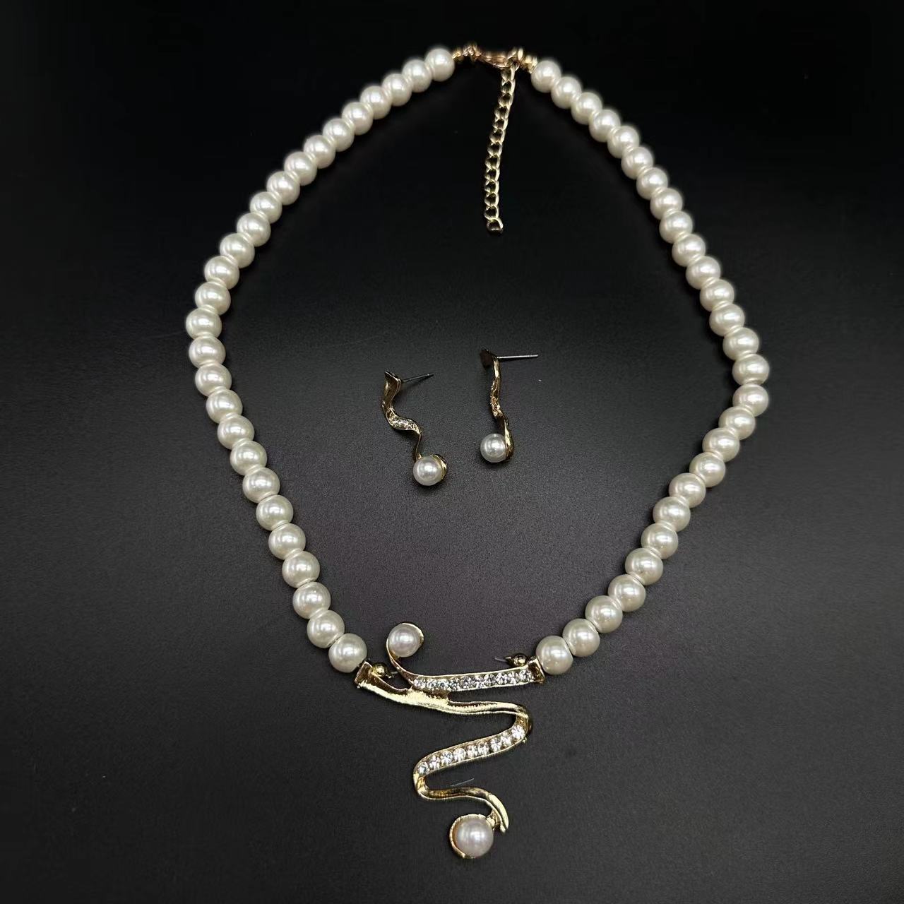 Fashion Personality Deep V Clavicle Pearl Pendant Suit - 0 - CJ