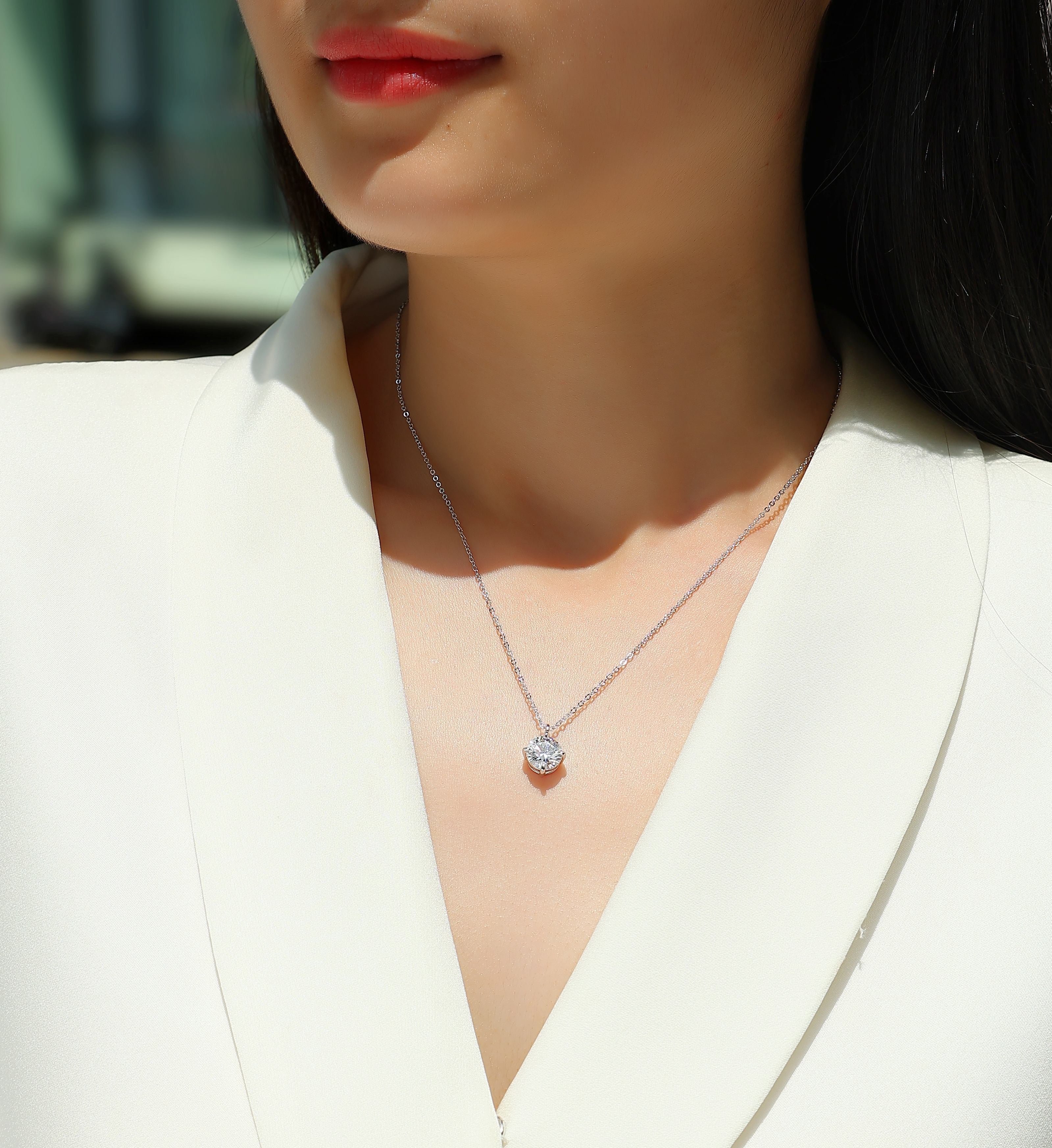 1Round And Smooth - A Fashionable And Luxurious Diamond Jewelry Piece Set With 2 - carat Moissan Diamonds, S925 Sterling Silver And Platinum - plated Pendant Prohibit TikTok sales - 5 - CJ