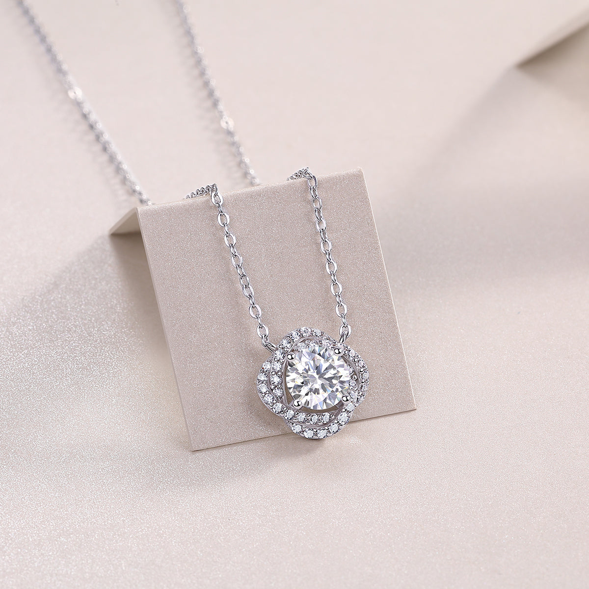 1Lucky Flower - A Fashionable And Luxurious Diamond Jewelry Pendant Set With 1 - carat Moissanite S925 Sterling Silver And Platinum Plating Prohibit TikTok sales - 5 - CJ