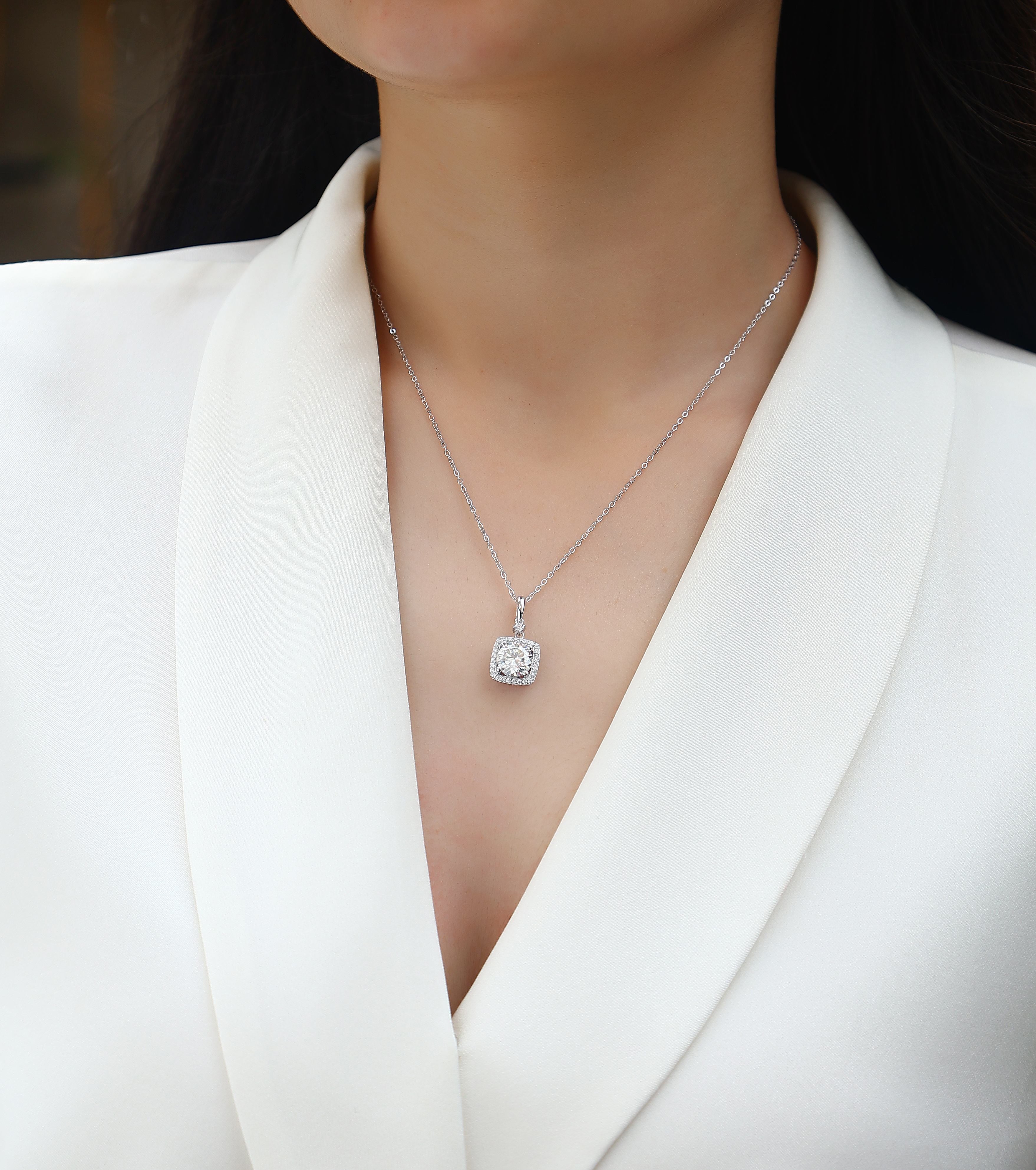 1Innocence - A Fashionable And Luxurious Diamond Jewelry Piece Set With 2 - carat Moissanite S925 Sterling Silver And Platinum - plated Pendant Prohibit TikTok sales - 5 - CJ