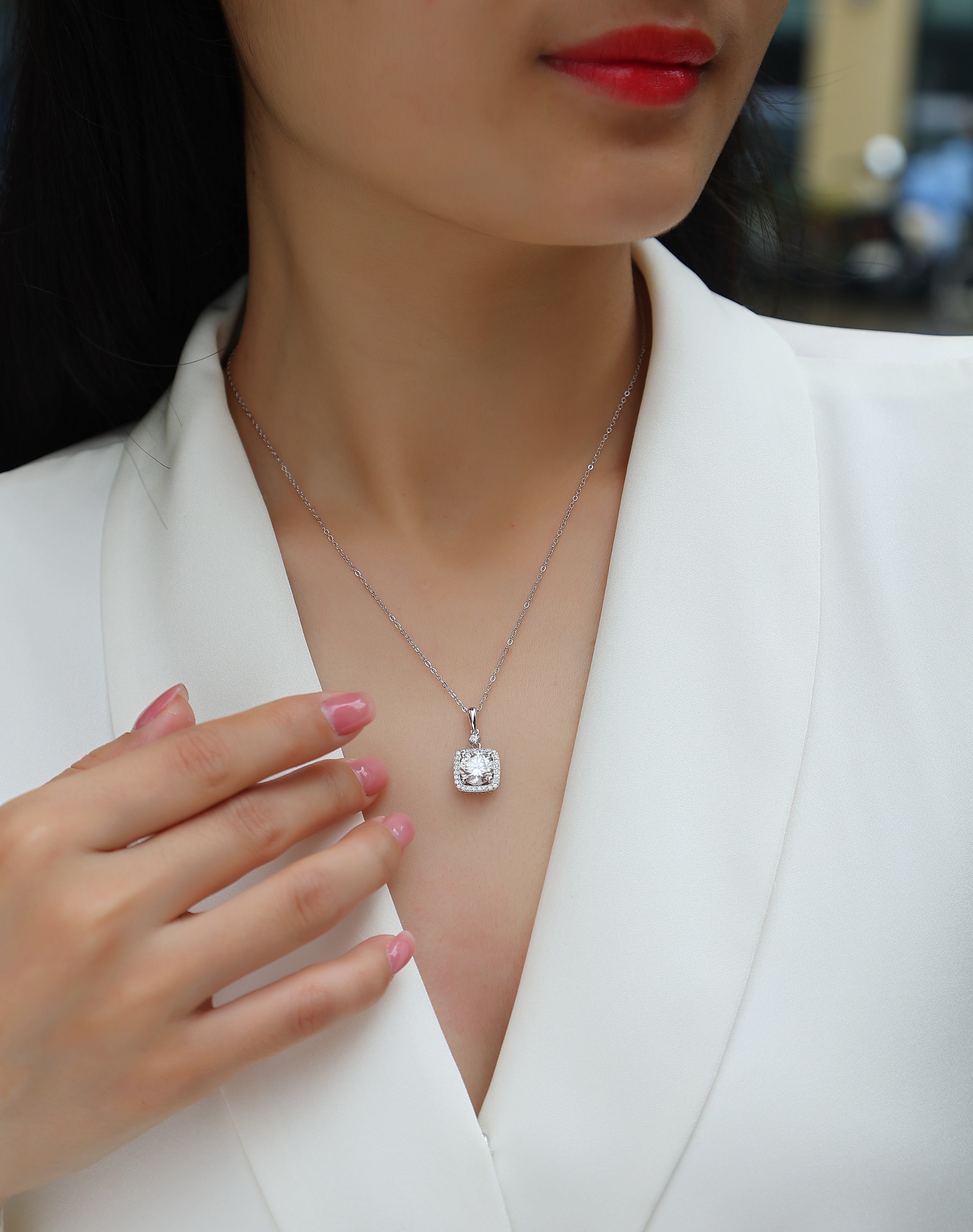 1Innocence - A Fashionable And Luxurious Diamond Jewelry Piece Set With 2 - carat Moissanite S925 Sterling Silver And Platinum - plated Pendant Prohibit TikTok sales - 5 - CJ