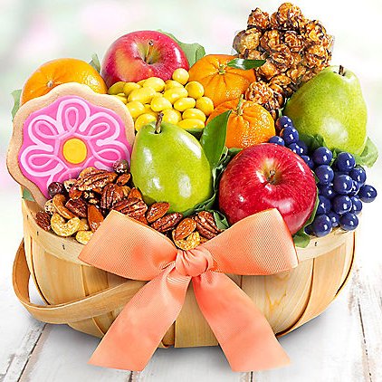 Fruit & Sweets Deluxe: Gourmet Gift Basket - GreatArrivals