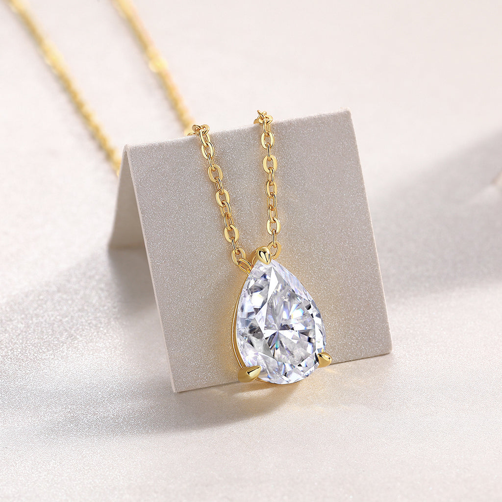Under The Moon - A Fashionable And Trendy Diamond Pendant Necklace Set With Pear-shaped Moissanite S925 Sterling Silver And Gold Plating