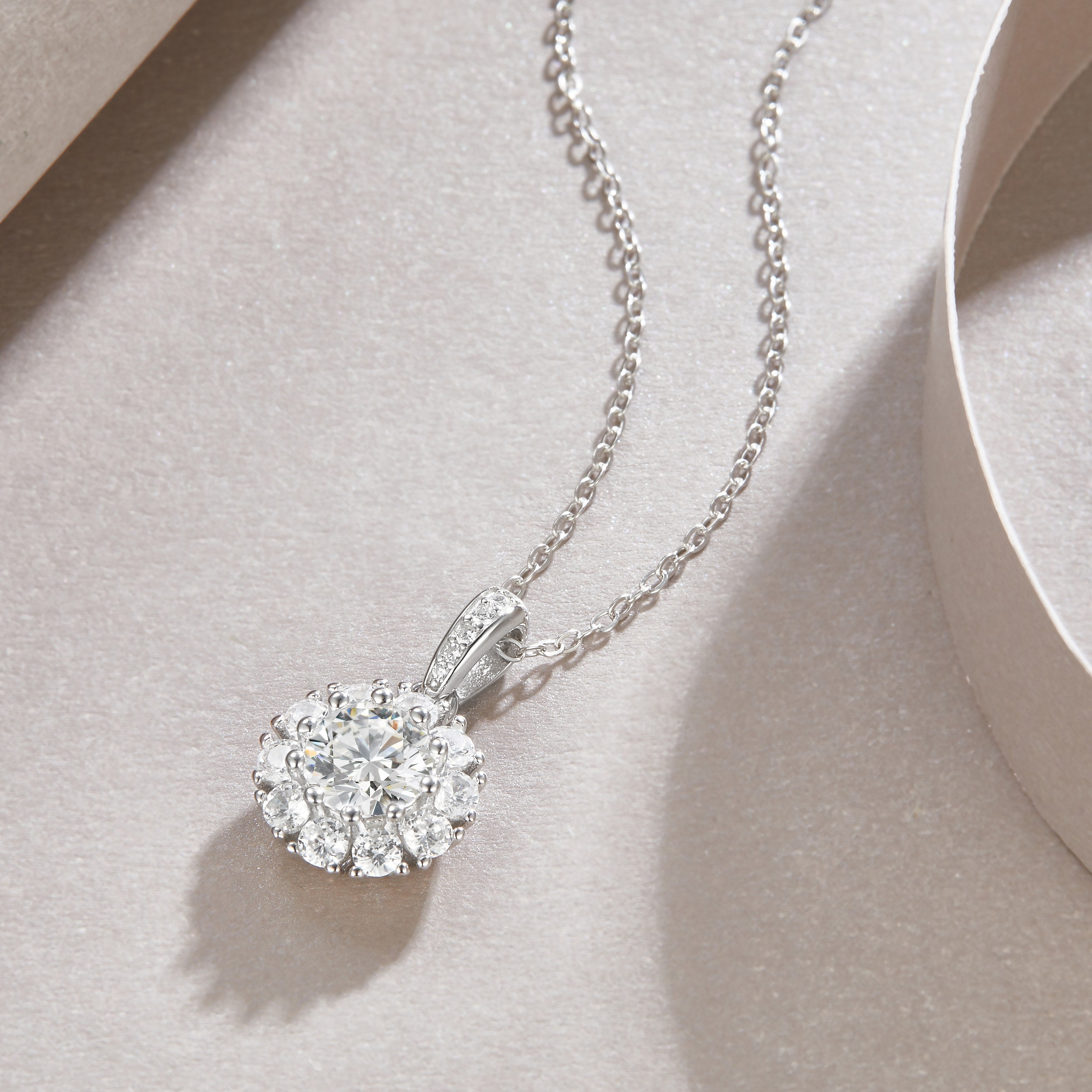 1Blossom - A Fashionable And Luxurious Diamond Jewelry Pendant Set With 1 - carat Moissan Diamond S925 Sterling Silver And Platinum Plating Prohibit TikTok sales - 5 - cj