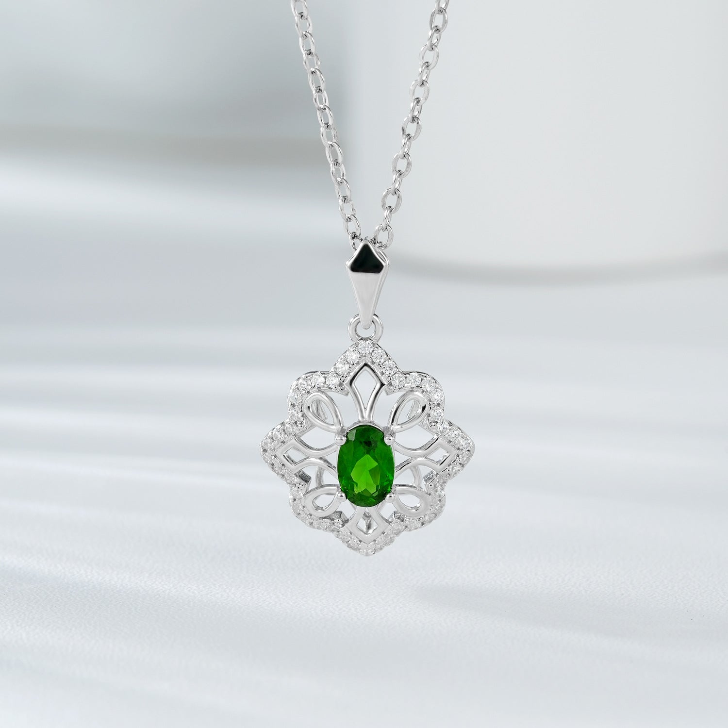 Vintage High Grade Green Diopside Necklace Personality Hollow Eight Star Cool Wind Pendant - 4 - CJ