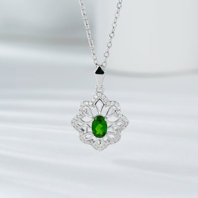 Vintage High Grade Green Diopside Necklace Personality Hollow Eight Star Cool Wind Pendant - 4 - CJ