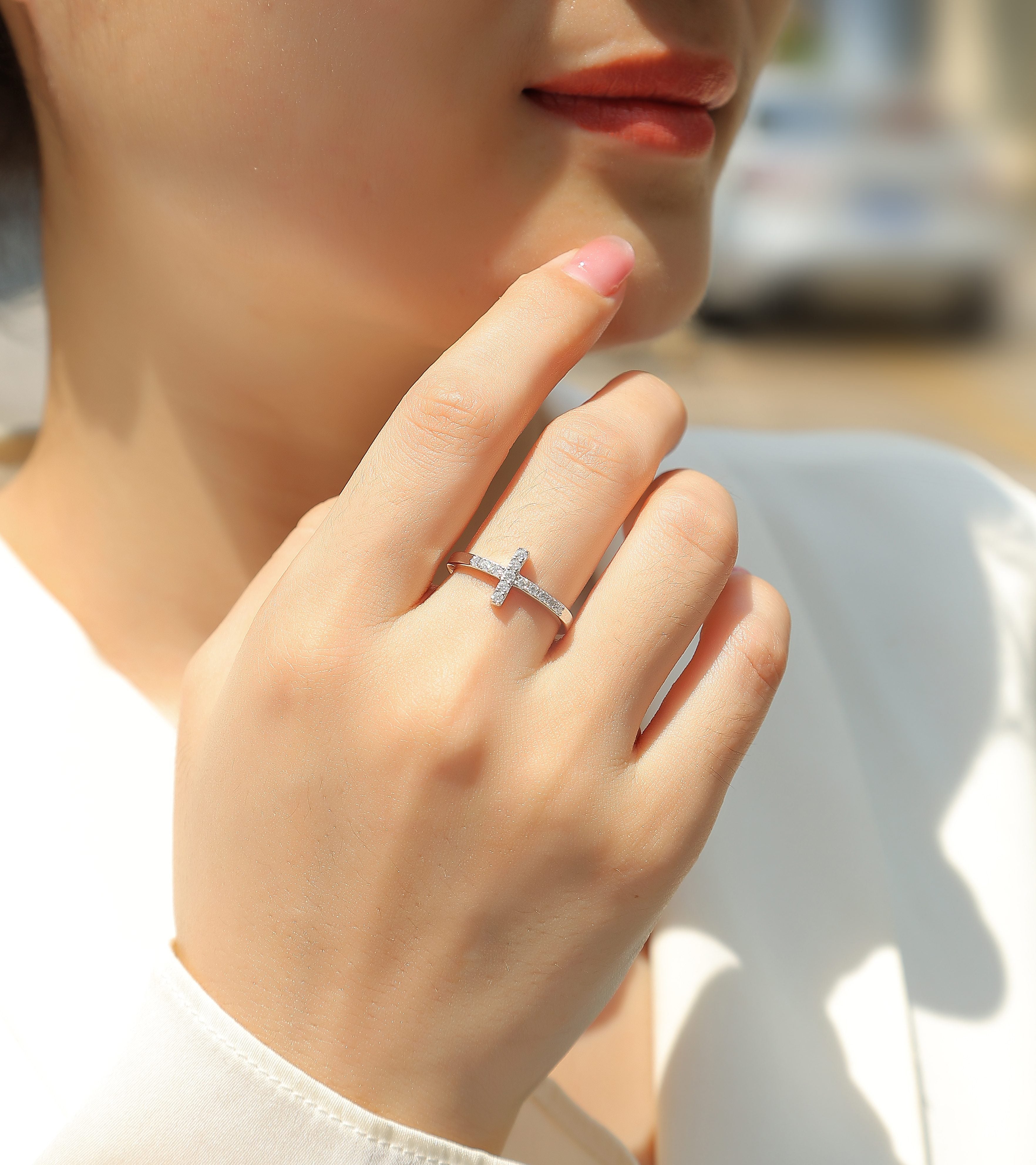 1Holy Light Cross - A Fashionable And Luxurious Jewelry Piece Set With Moissanite S925 Sterling Silver And Platinum - plated Diamond Prohibit TikTok sales - 5 - CJ