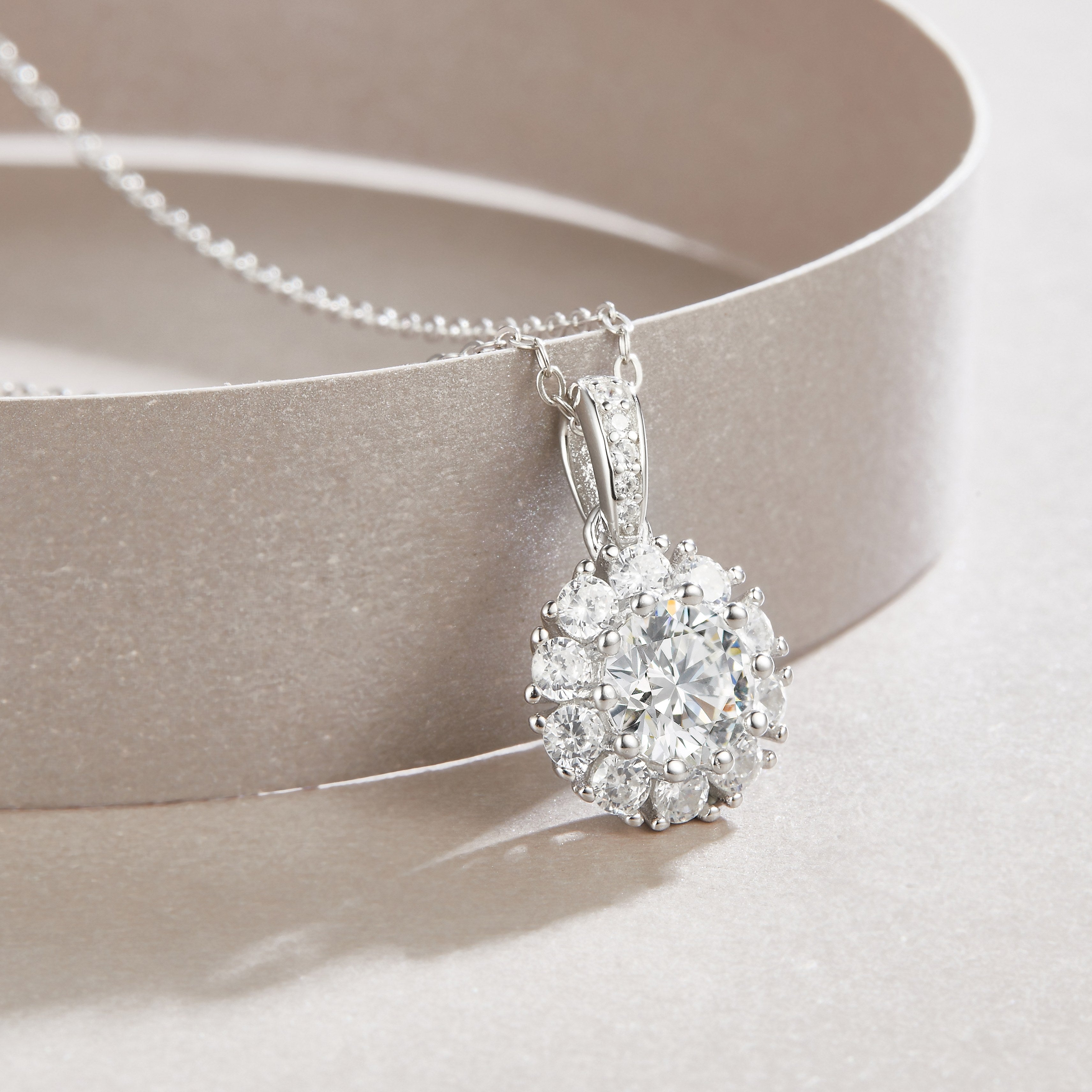 1Blossom - A Fashionable And Luxurious Diamond Jewelry Pendant Set With 1 - carat Moissan Diamond S925 Sterling Silver And Platinum Plating Prohibit TikTok sales - 5 - cj