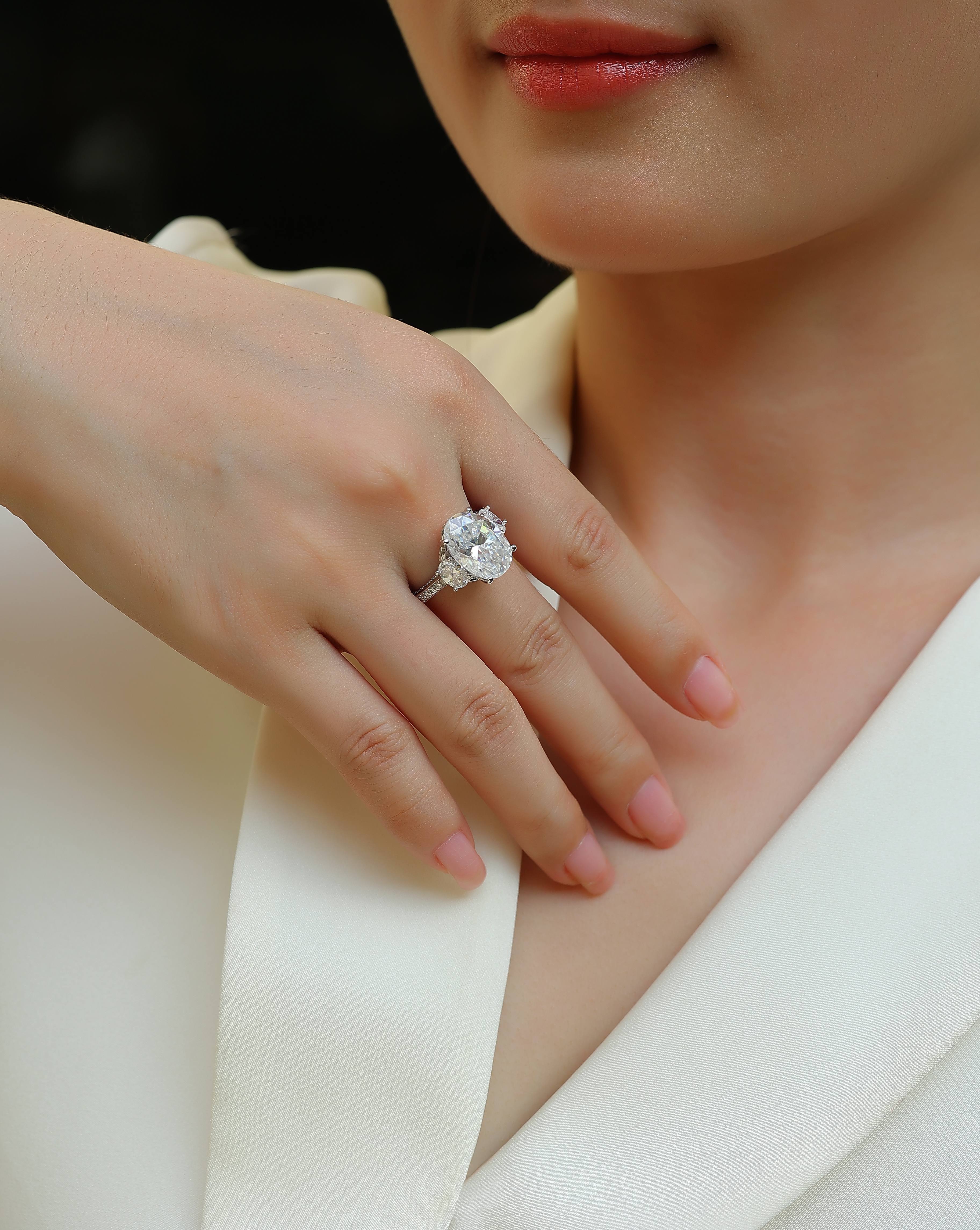 1Crown Of Radiance - A Fashionable And Luxurious Jewelry Accessory Set With Moissanite S925 Sterling Silver And Platinum - plated Diamond Prohibit TikTok sales - 5 - CJ