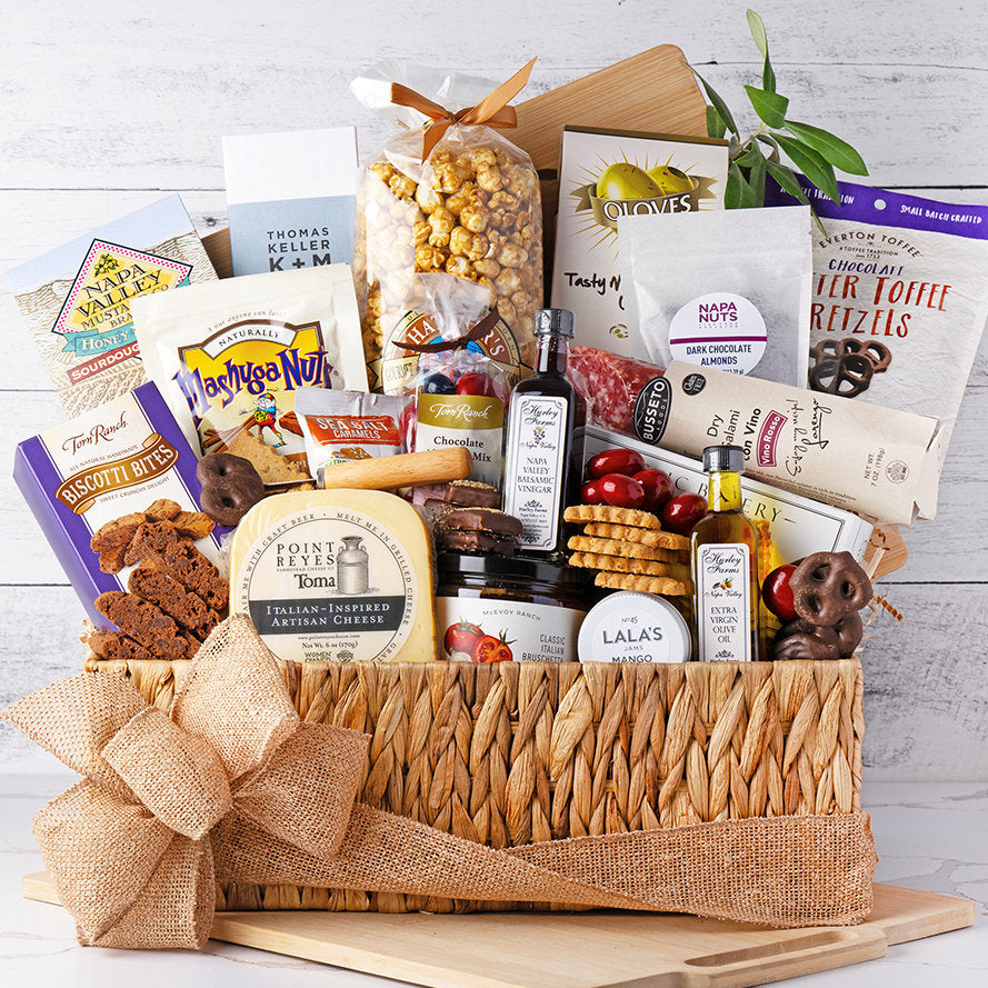 Gourmet Feast: Extravaganza Gift Basket - GreatArrivals