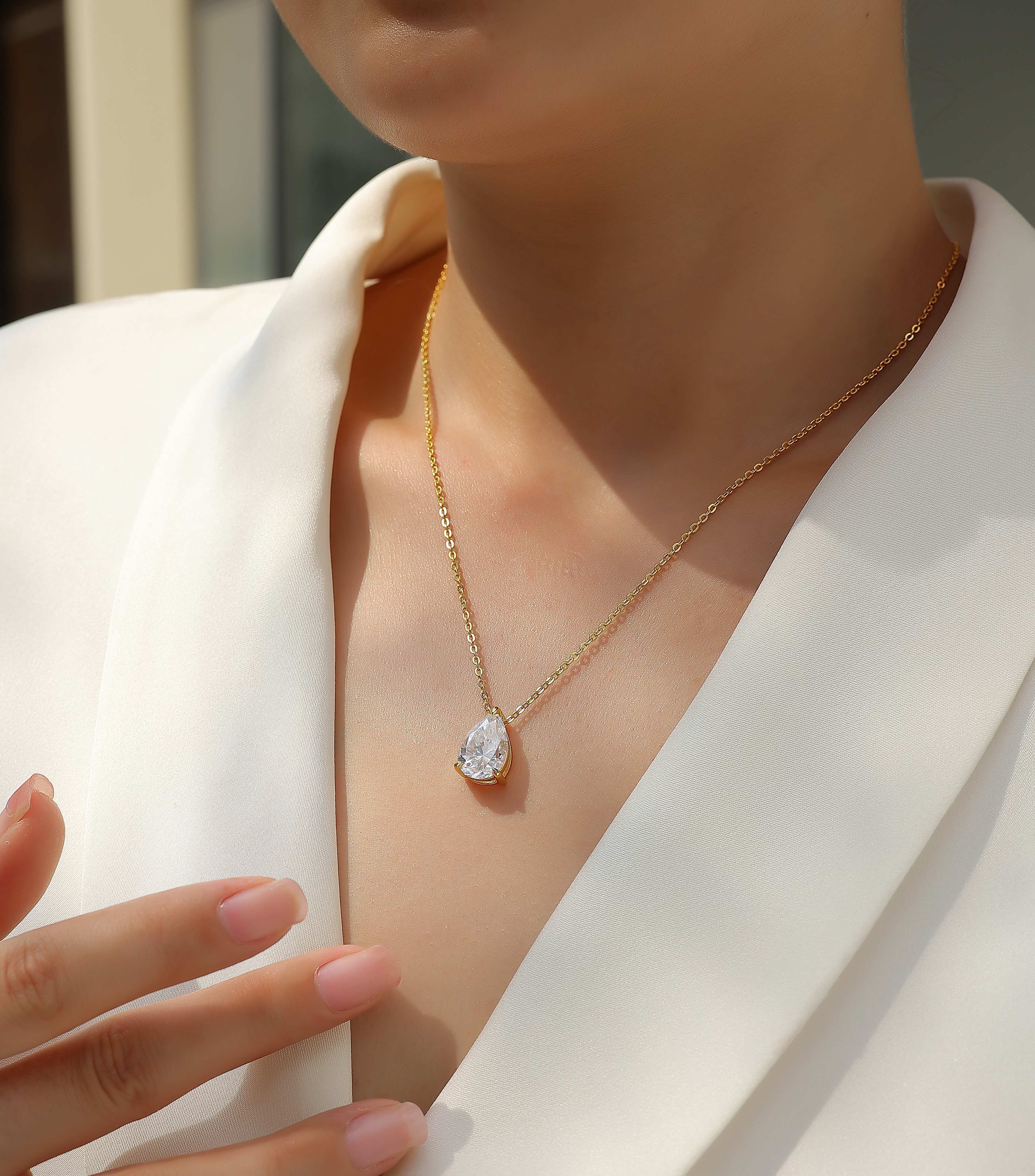 Under The Moon - A Fashionable And Trendy Diamond Pendant Necklace Set With Pear-shaped Moissanite S925 Sterling Silver And Gold Plating