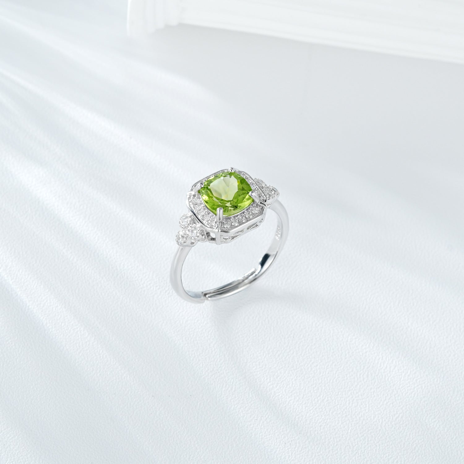Luxury Women's Ring Temperament Small Sugar Peridot Ring S925 Silver - 4 - https://x.com/titan_prim62775J