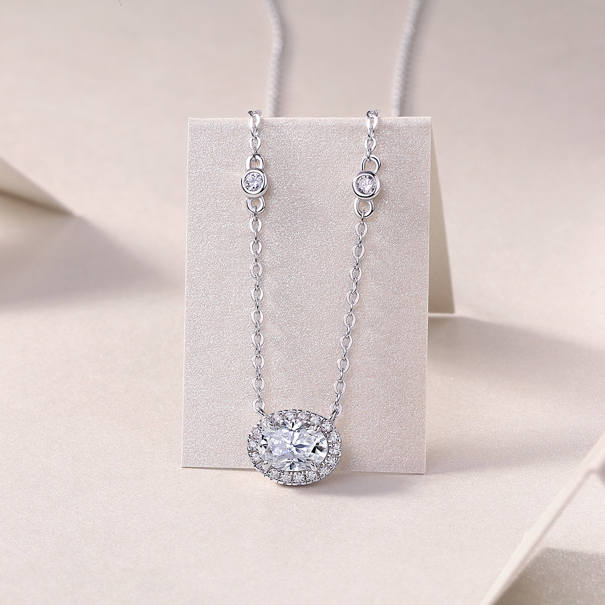 1White Summer Night - A Fashionable And Luxurious Diamond Jewelry Pendant Set With Egg-shaped Moissanite S925 Sterling Silver And Platinum Plating Prohibit TikTok sales