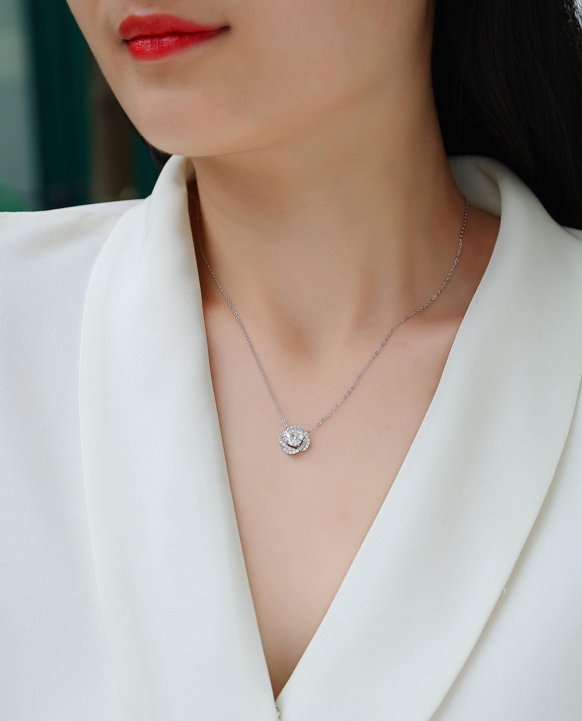 1Lucky Flower - A Fashionable And Luxurious Diamond Jewelry Pendant Set With 1-carat Moissanite S925 Sterling Silver And Platinum Plating Prohibit TikTok sales
