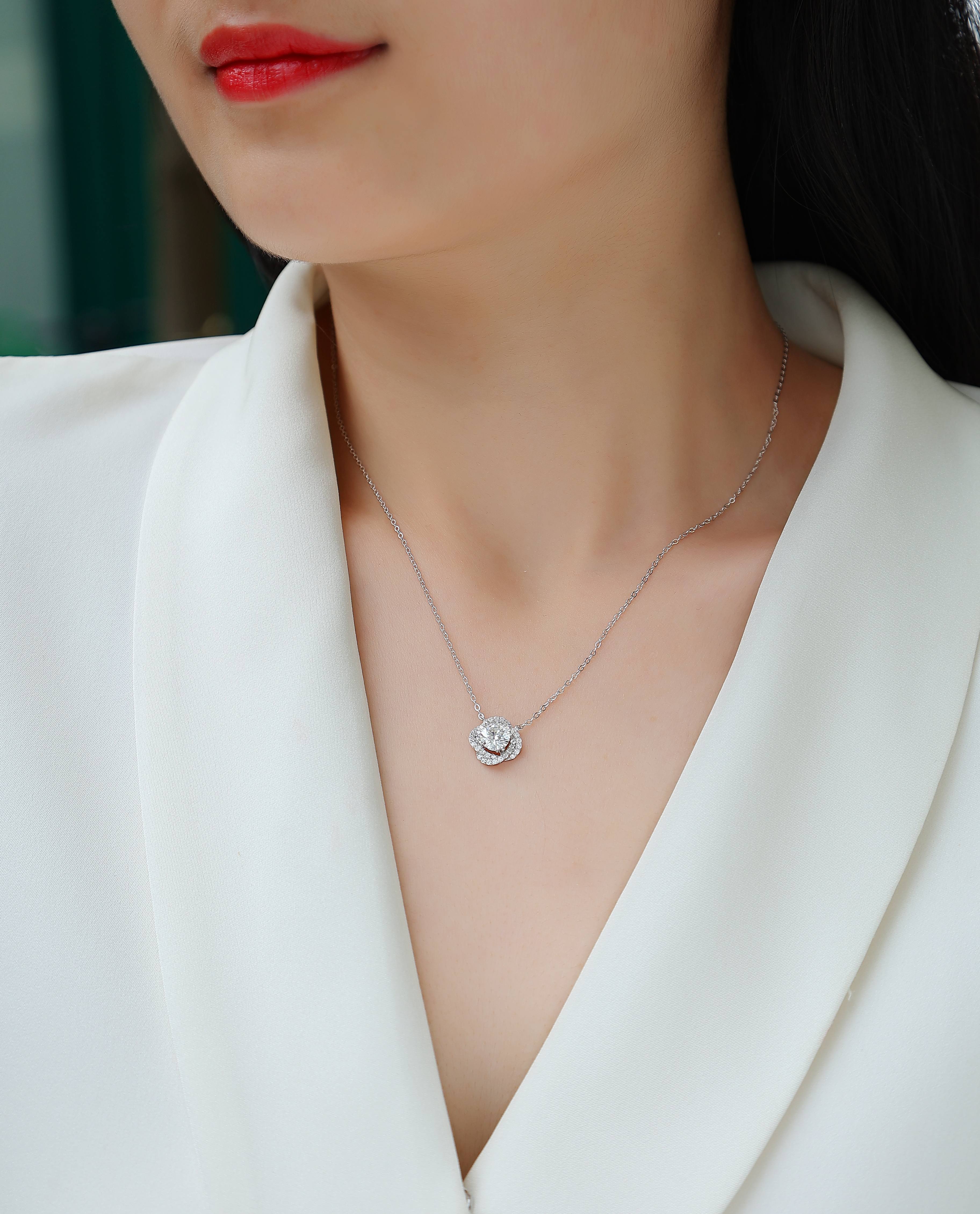 1Lucky Flower - A Fashionable And Luxurious Diamond Jewelry Pendant Set With 1 - carat Moissanite S925 Sterling Silver And Platinum Plating Prohibit TikTok sales - 5 - CJ