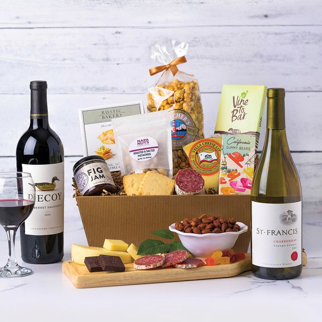 Gourmet Treasures: Napa & Sonoma Wine Pairing Gift Basket - GreatArrivals