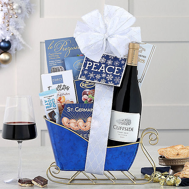 Cliffside Pinot Noir: Holiday Gift Sleigh - GreatArrivals