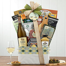 Hole In One Chardonnay: Golf & Wine Gift Basket - GreatArrivals