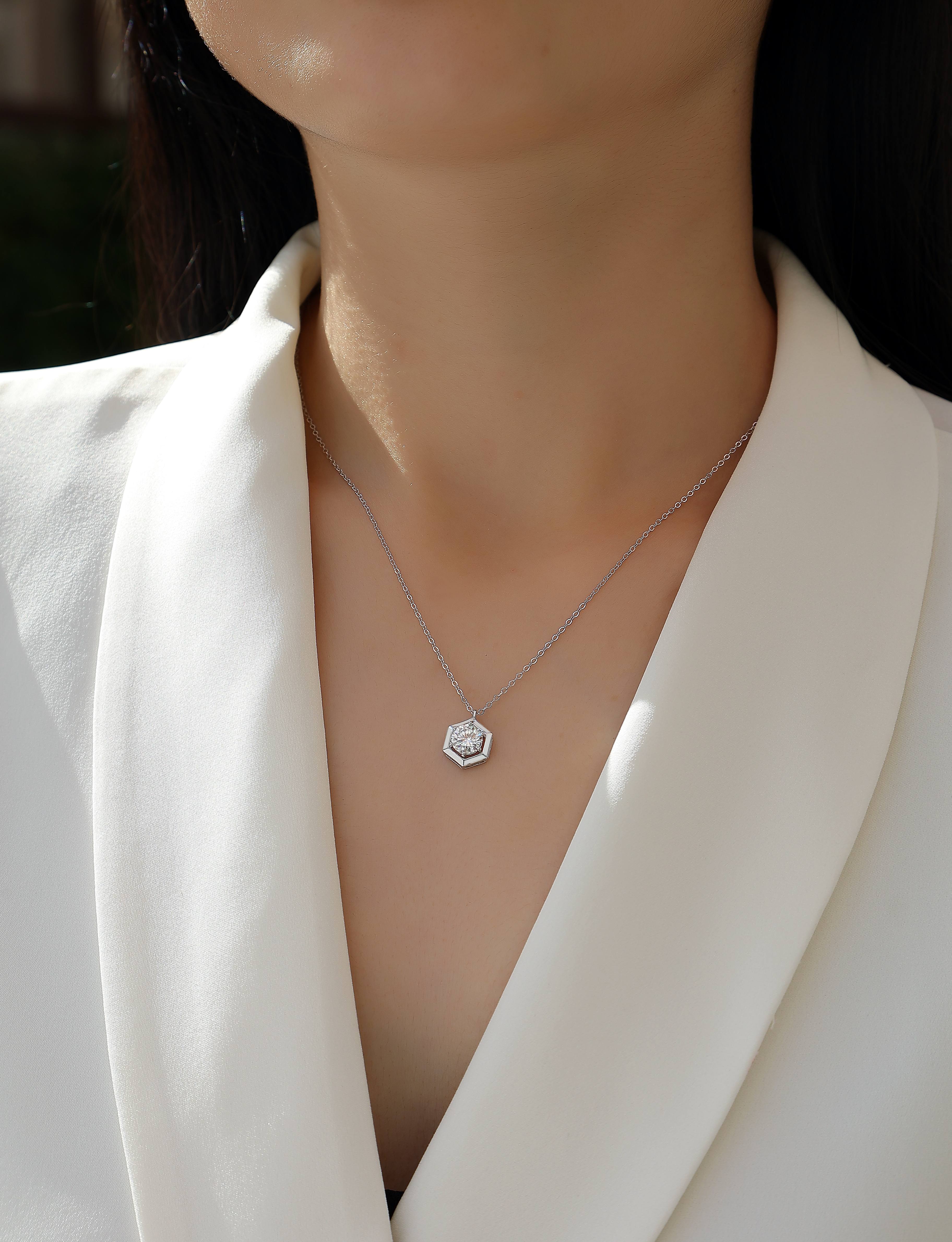 1Geometric - A Fashionable And Luxurious Diamond Jewelry Pendant Set With 1 - carat Moissanite S925 Sterling Silver Prohibit TikTok sales - 5 - cj