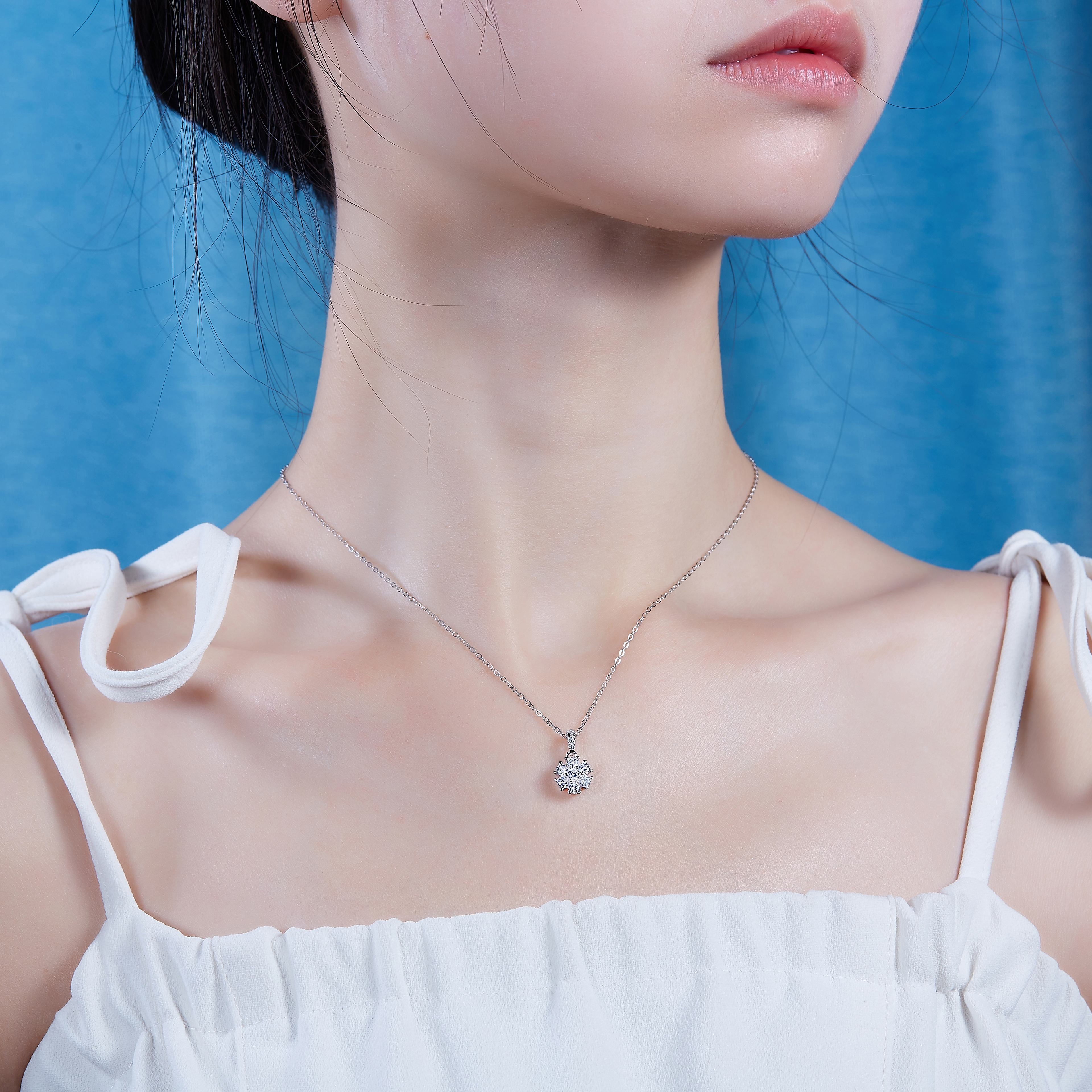 1Snowflake Dance - A Fashionable And Luxurious Diamond Jewelry Pendant Set With Moissanite S925 Sterling Silver And Platinum Plating Prohibit TikTok sales - 5 - cj