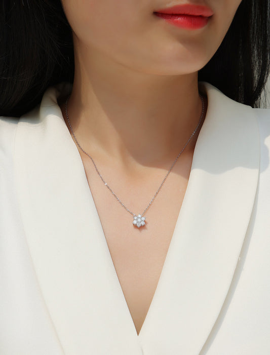 1Snowflakes Fluttering - A Fashionable And Luxurious Diamond Jewelry Pendant Set With Moissanite S925 Sterling Silver And Platinum Plating Prohibit TikTok sales - 5 - CJ