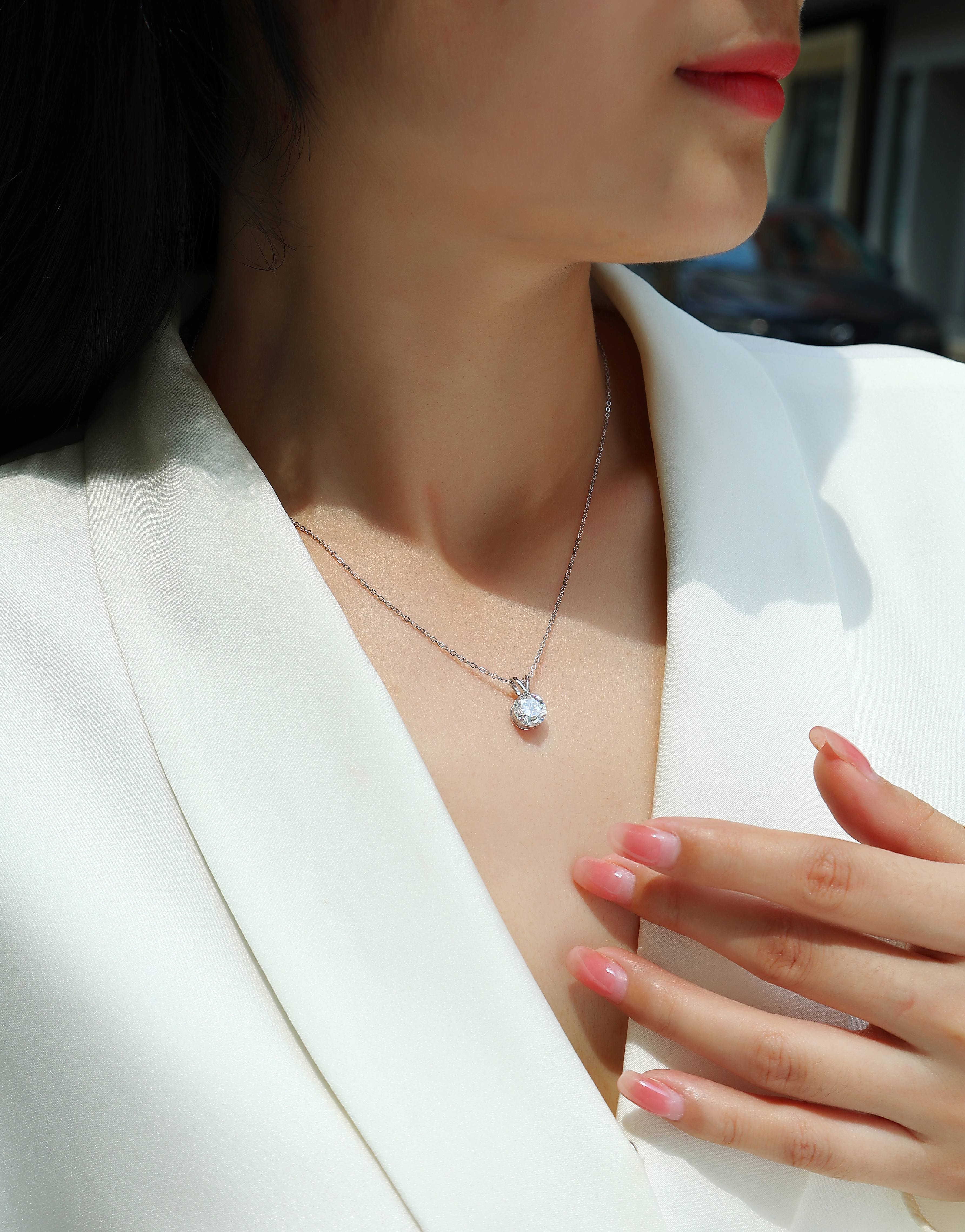 1V - shaped - A Fashionable And Luxurious Diamond Jewelry Piece Set With 2 - carat Moissan Diamond S925 Sterling Silver And Platinum - plated Pendant Prohibit TikTok sales - 5 - CJ