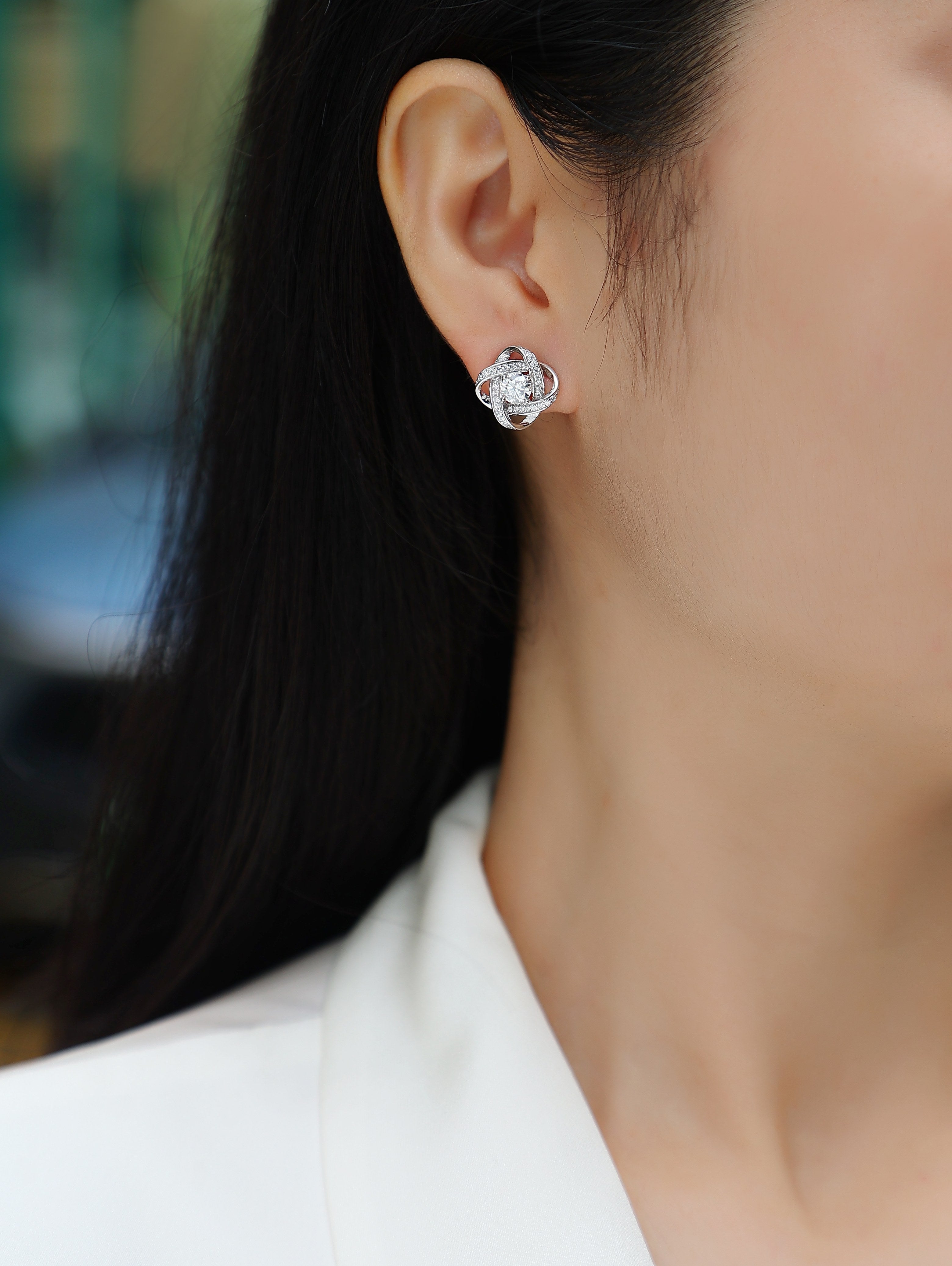 Hope Beam - A Fashionable And Luxurious Diamond Jewelry Piece Set With Half-carat Moissanite S925 Sterling Silver And Platinum-plated Stud Earrings