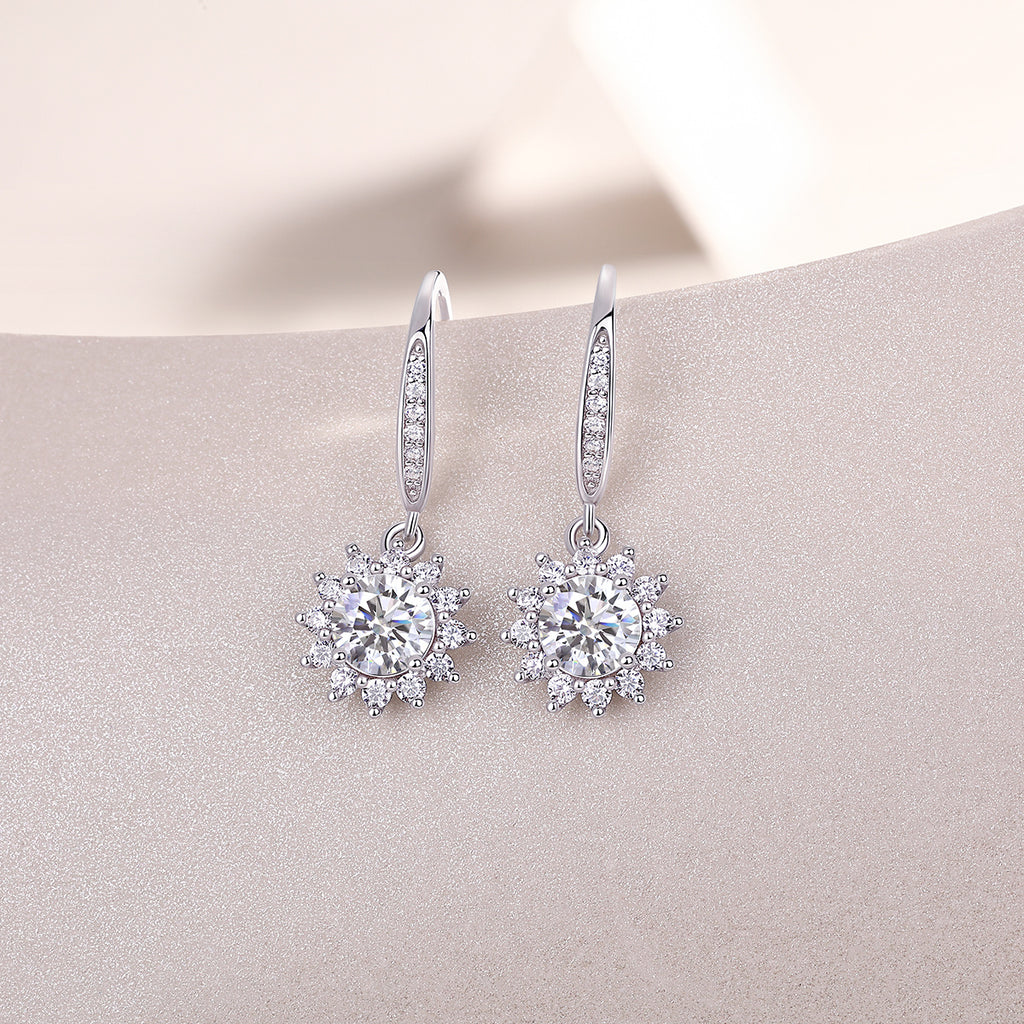 Qingcheng - A Fashionable And Luxurious Diamond Jewelry Accessory Set With Half-carat Moissan Diamond S925 Sterling Silver And Platinum-plated Stud Earrings