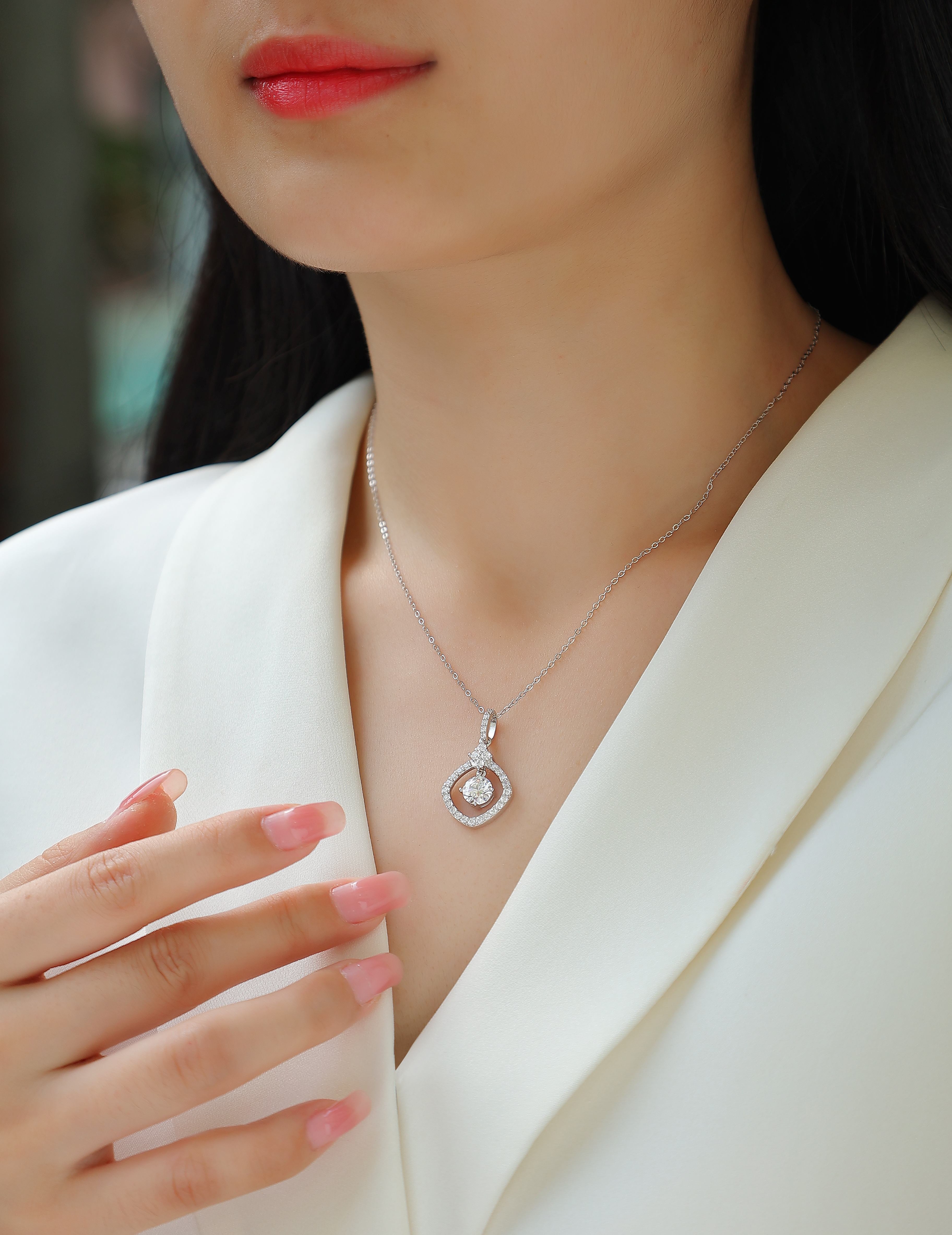 1Starlight Heart - to - Heart - A Fashionable And Luxurious Diamond Jewelry Pendant Set With 1 - carat Moissan Diamond S925 Sterling Silver And Platinum Plating Prohibit TikTok sales - 5 - CJ