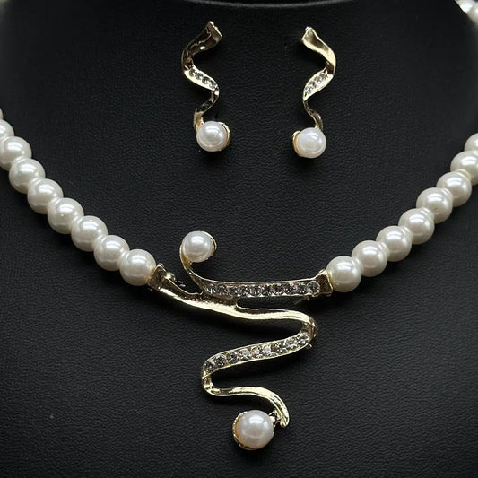 Fashion Personality Deep V Clavicle Pearl Pendant Suit - 0 - CJ