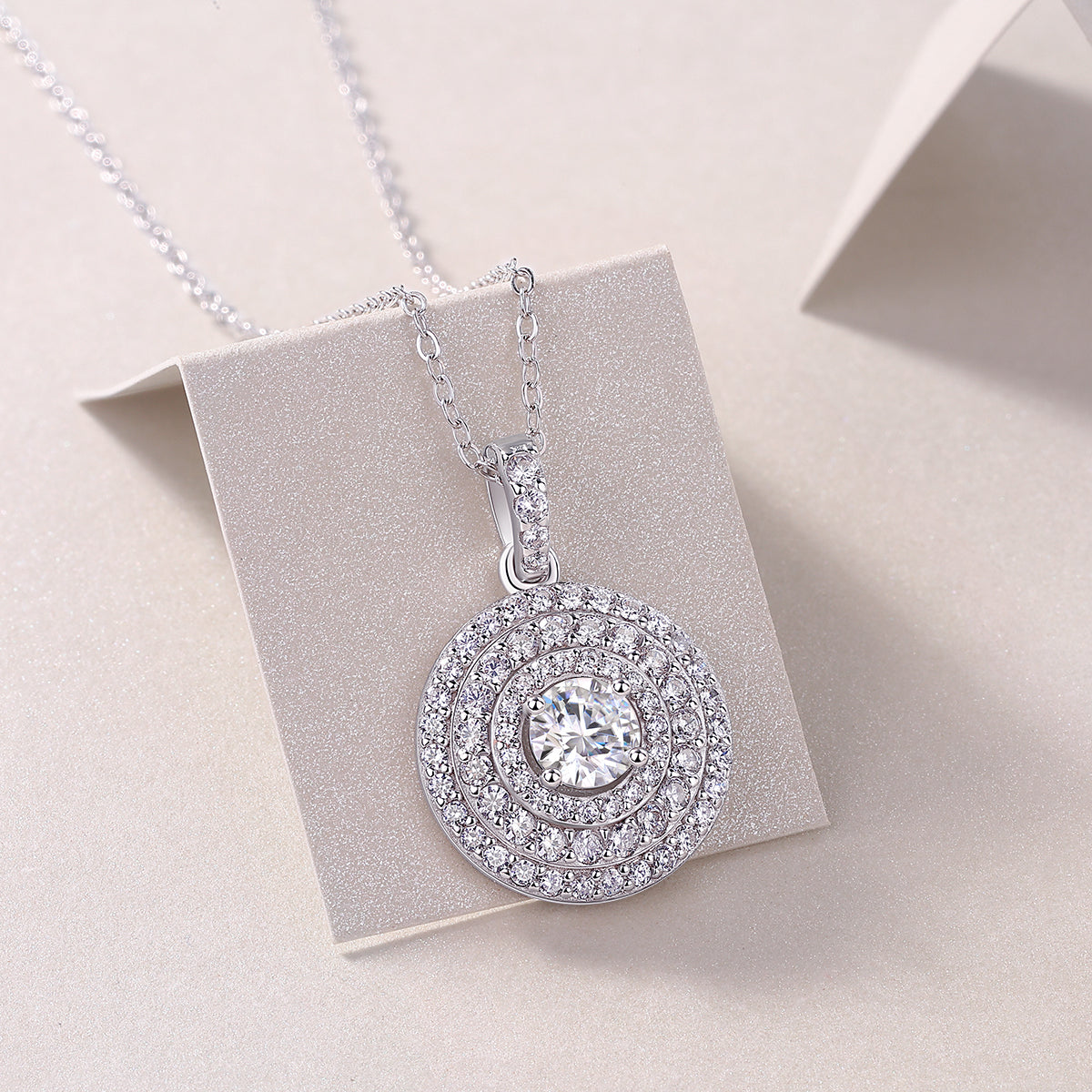 1White Dune - A Fashionable And Luxurious Diamond Jewelry Pendant Set With Moissanite S925 Sterling Silver And Platinum Plating Prohibit TikTok sales