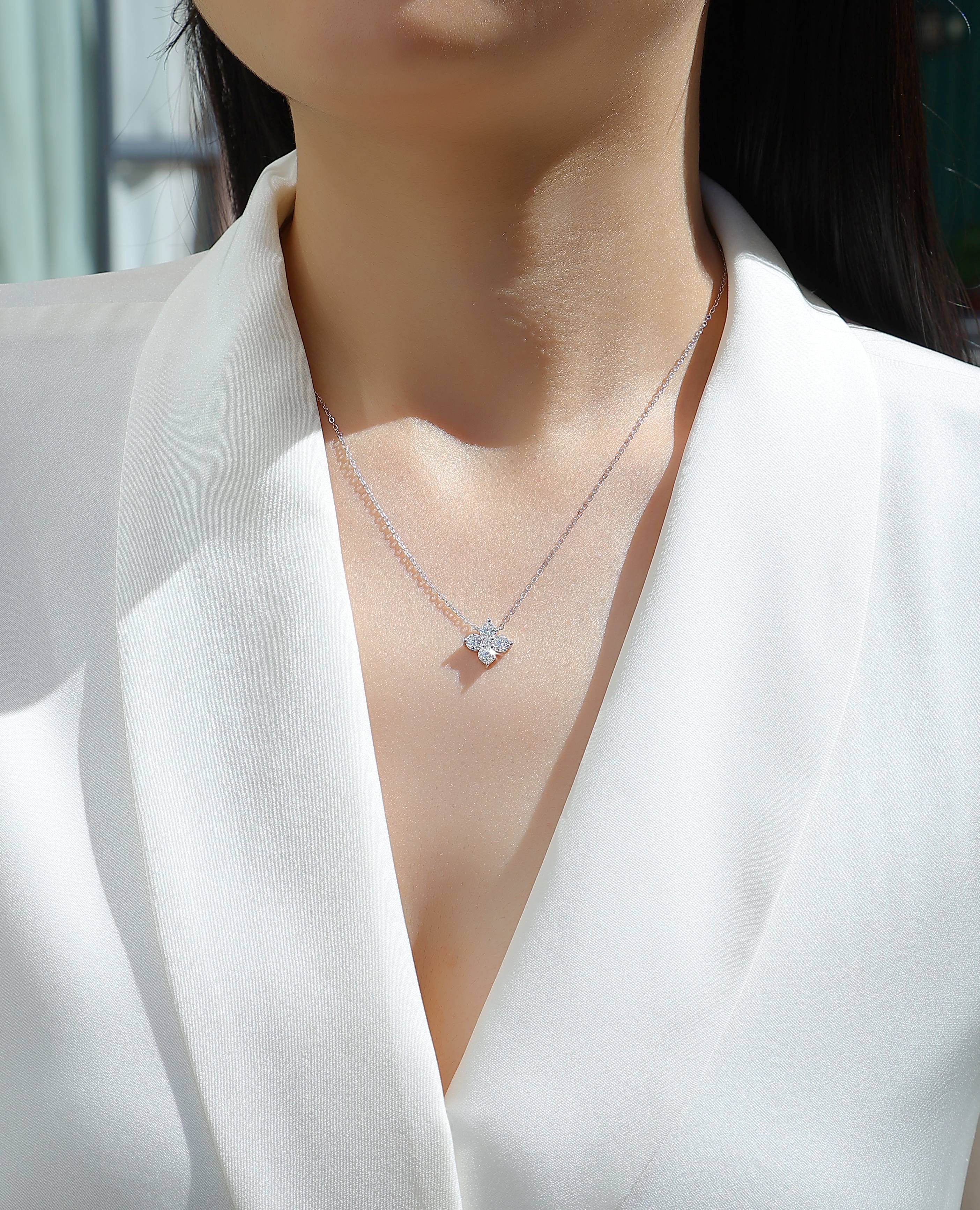 1Lucky Four - leaf Clover - A Fashionable And Luxurious Diamond Jewelry Pendant Set With Moissanite S925 Sterling Silver And Platinum Plating Prohibit TikTok sales - 5 - cj