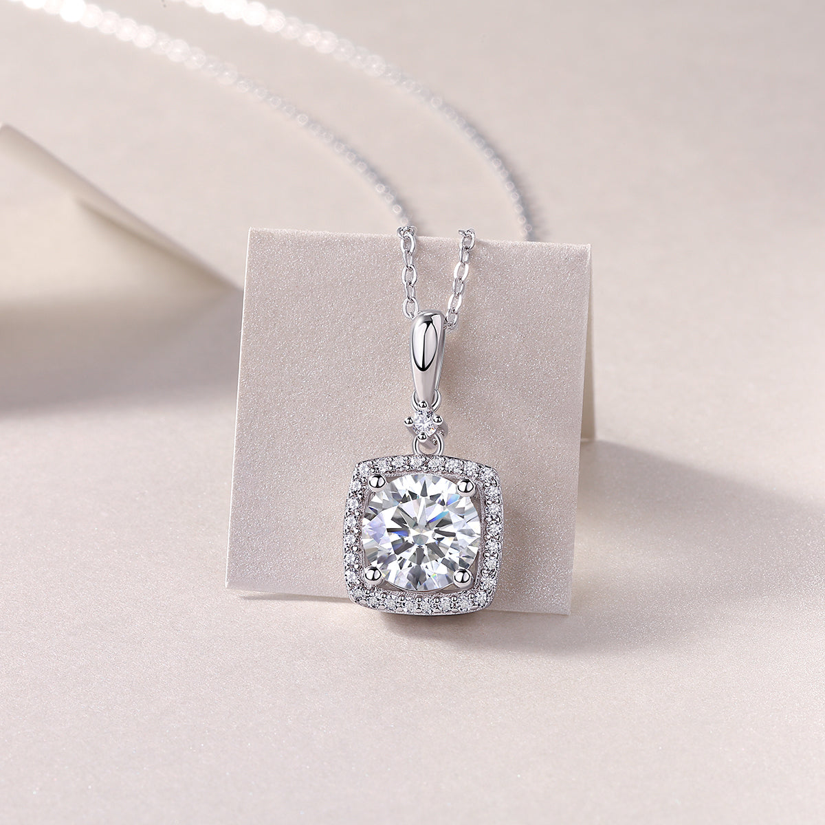 1Innocence - A Fashionable And Luxurious Diamond Jewelry Piece Set With 2-carat Moissanite S925 Sterling Silver And Platinum-plated Pendant Prohibit TikTok sales