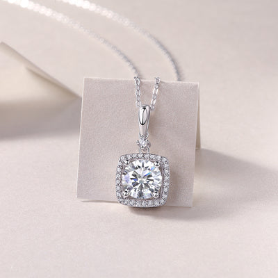 1Innocence - A Fashionable And Luxurious Diamond Jewelry Piece Set With 2 - carat Moissanite S925 Sterling Silver And Platinum - plated Pendant Prohibit TikTok sales - 5 - CJ